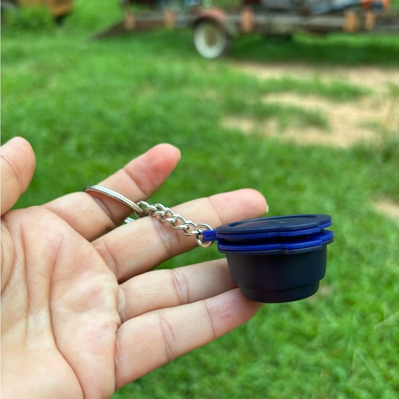 TUPPERWARE KEYCHAINS (3 PIECES SET) - Picture 15 of 16